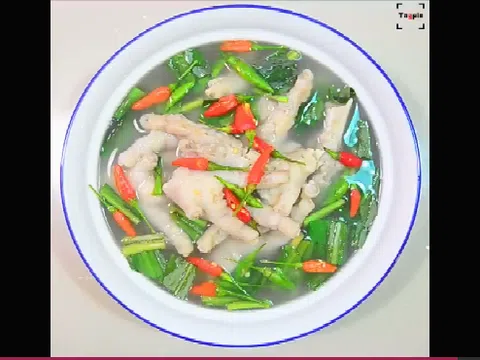 Canh chân gà chua cay cho cả nhà xuýt xoa